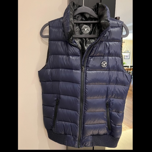 Women’s American Eagle down puffer vest, faux fur removable hood, navy, size Med - Picture 4 of 6